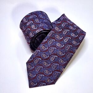 JOS A BANK 1905 100% Silk Necktie Tie Red Paisley Tie  NWT 3" x 58"